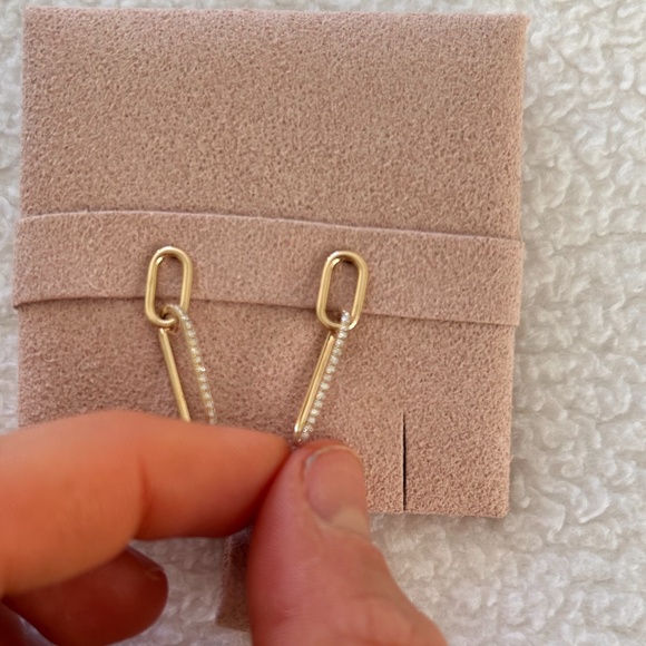 Izakov 14k gold diamond paper clip earrings - Picture 3 of 5